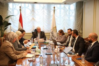 وزير التعليم العالي يؤكد على أهمية توفير الدعم للباحثين المصريين للنشر في المجلات العالمية