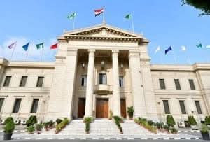 رئيس جامعة القاهرة يوجه بصرف مكافأة 1500 جنيه نظير جهود غير معتادة لجميع العاملين والهيئة المعاونة بمناسبة عيد الفطر المبارك