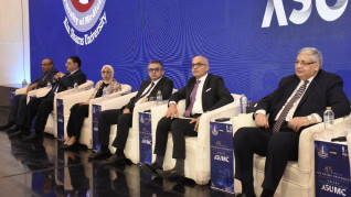 مستشار رئيس الجمهورية للصحة والوقاية ورئيس جامعة عين شمس يفتتحان فعاليات المؤتمر السنوي الخامس والأربعين لكلية الطب