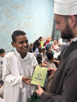 بيت الزكاة والصدقات يعلن عن وصول حملة دعم حفظة القرآن الكريم إلى القرى الأكثر احتياجًا بمحافظة أسوان