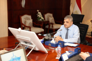 الفريق أسامة ربيع يلتقي وفد مجموعة ميرسك العالمية لبحث سبل التعاون المشترك في ضوء التطورات الإيجابية بالبحر الأحمر