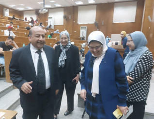 نائب رئيس جامعة القاهرة لشئون التعليم والطلاب يتفقد لجان الامتحانات بعدد من الكليات