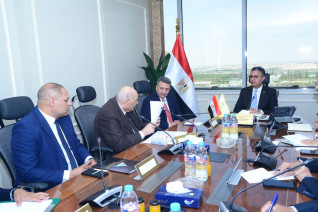 وزير التموين يعقد اجتماعًا مع رئيس الشعبة العامة للمخابز لمتابعة انتظام عمل منظومة الخبز البلدي المدعم