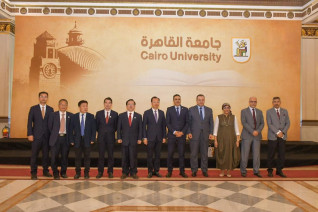 مباحثات لتعزيز التعاون الأكاديمي والبحثي بين جامعة القاهرة وجامعة جنوب الصين الزراعية
