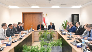 وزير الموارد المائية والرى ووزير التموين يبحثان سُبل تطوير مصانع إنتاج السكر من قصب السكر
