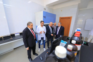 رئيس جامعة كفر الشيخ يفتتح عددًا من المعامل التعليمية والبحثية المتطورة بكلية الصيدلة بتكلفة 10 ملايين جنيه