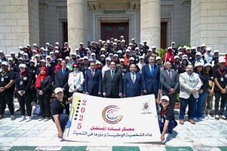 رئيس جامعة القاهرة يلقى محاضرة الافتتاح بمعسكر قادة المستقبل حول "بناء الشخصية الوطنية ودورها في التنمية"