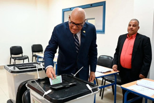 رئيس الهيئة العربية للتصنيع يدلي بصوته في انتخابات مجلس الشيوخ