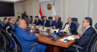 وزير التموين يجتمع مع رئيسي الغرفة التجارية بالقاهرة والجيزة للتجهيز لإطلاق معارض "أهلًا مدارس"