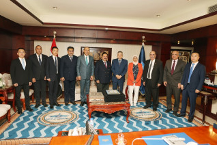 الفريق أسامة ربيع يبحث سبل عقد شراكة ثلاثية للتعاون في مجال الأمن الغذائي ضمن المشروعات التنموية لقناة السويس