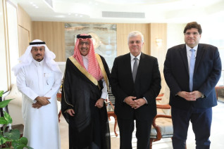 وزير التعليم العالي يبحث سبل تعزيز التعاون مع السفير السعودي بالقاهرة
