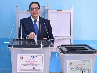 رئيس جامعة القاهرة يدلي بصوته في انتخابات مجلس النواب