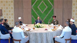 الرئيس السيسي يشيد بطلاب جامعة القاهرة المشاركين في فترة المُعايشة بالأكاديمية العسكرية