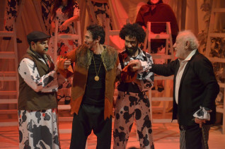 إقبال جماهيري على العرض المسرحي "حفلة الكاتشب» في ليلة افتتاحه"