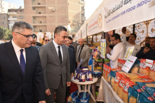 وزير التموين ومحافظ الجيزة يفتتحان سوق «اليوم الواحد» بشارع فيصل