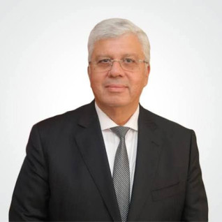 وزير التعليم العالي يهنئ قداسة البابا تواضروس الثاني والأخوة الأقباط بعيد الميلاد المجيد