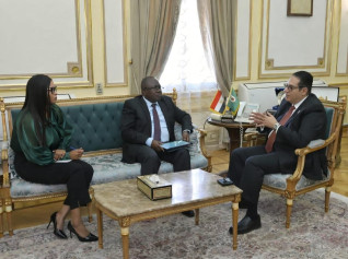 رئيس جامعة القاهرة يستقبل سفير زامبيا لبحث تعزيز علاقات التعاون الثنائي في المجالات التعليمية والبحثية والثقافية