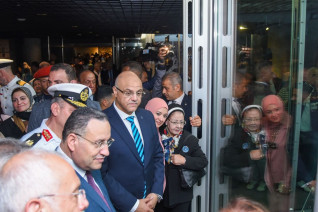 وزير التعليم العالي ومحافظ الإسكندرية ومدير مكتبة الإسكندرية يفتتحون معرض "عشرون عامًا من الحفائر في حدائق الشلالات"