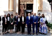 رئيس البورصة يلتقي وزير الخدمات المالية والخزانة بهونج كونج